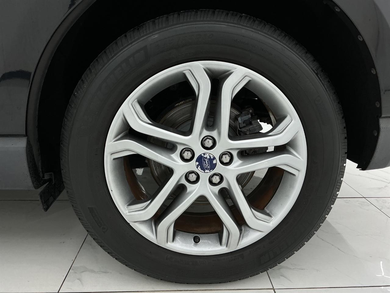 Ford Edge 4dr Titanium FWD 2016