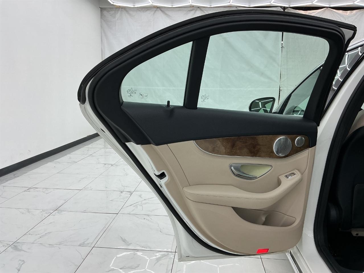 Mercedes-Benz C-Class 4dr Sdn C 300 4MATIC 2015