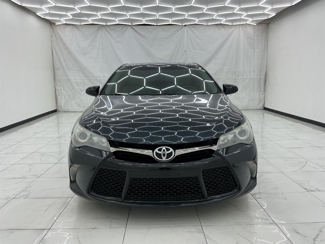 Toyota Camry 4dr Sdn I4 Auto XLE (Natl) 2015