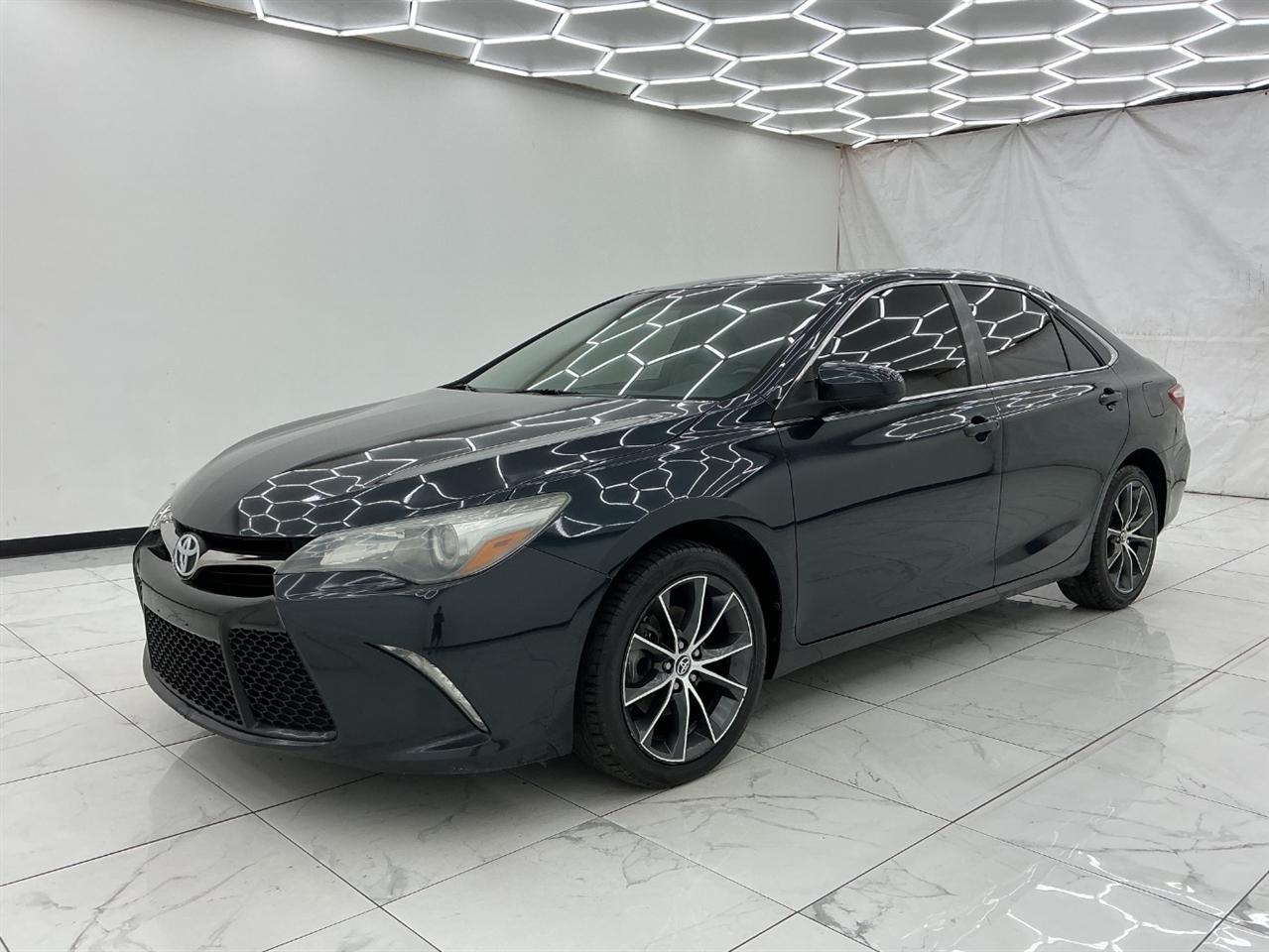 Toyota Camry 4dr Sdn I4 Auto XLE (Natl) 2015