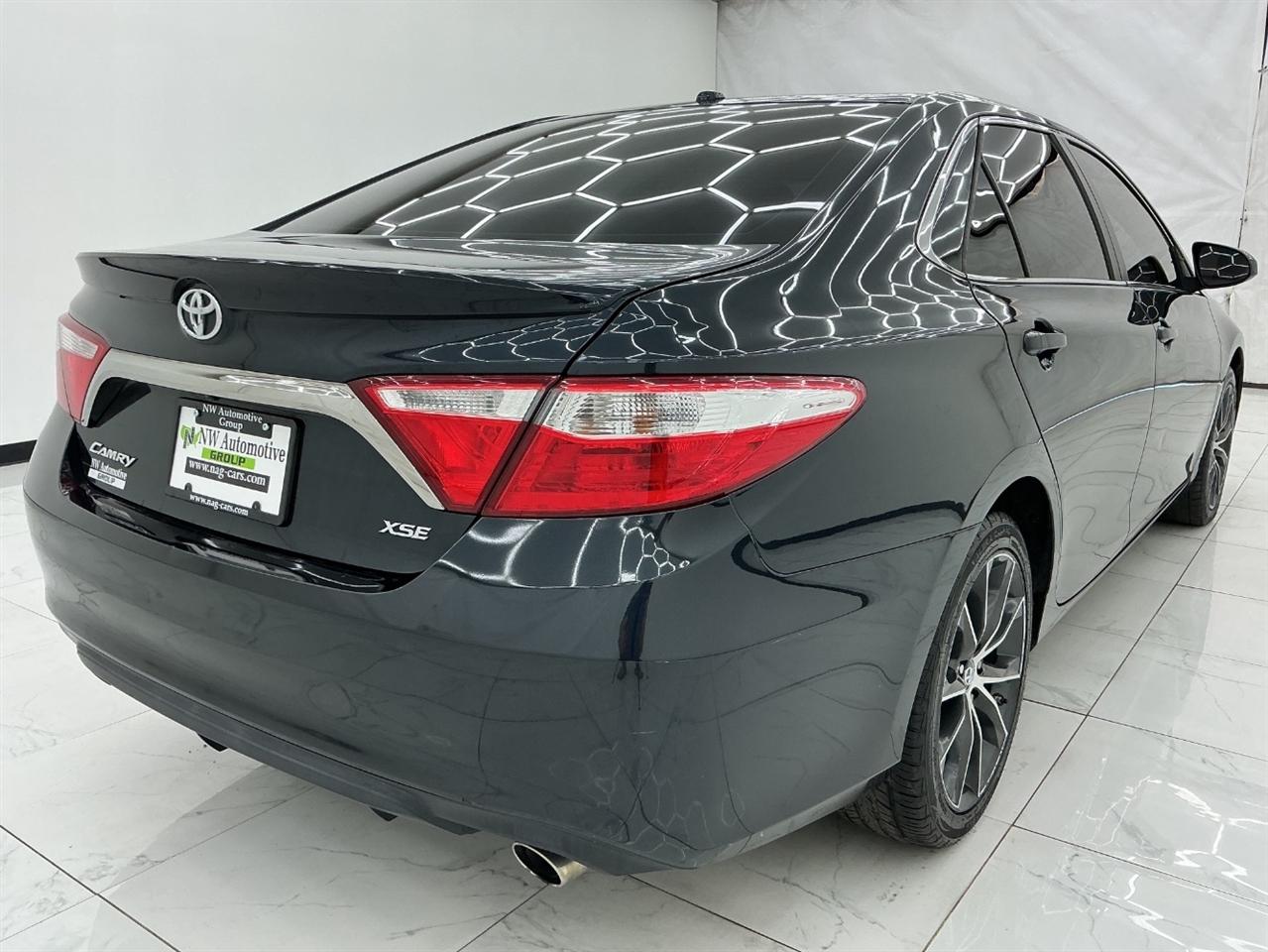 Toyota Camry 4dr Sdn I4 Auto XLE (Natl) 2015