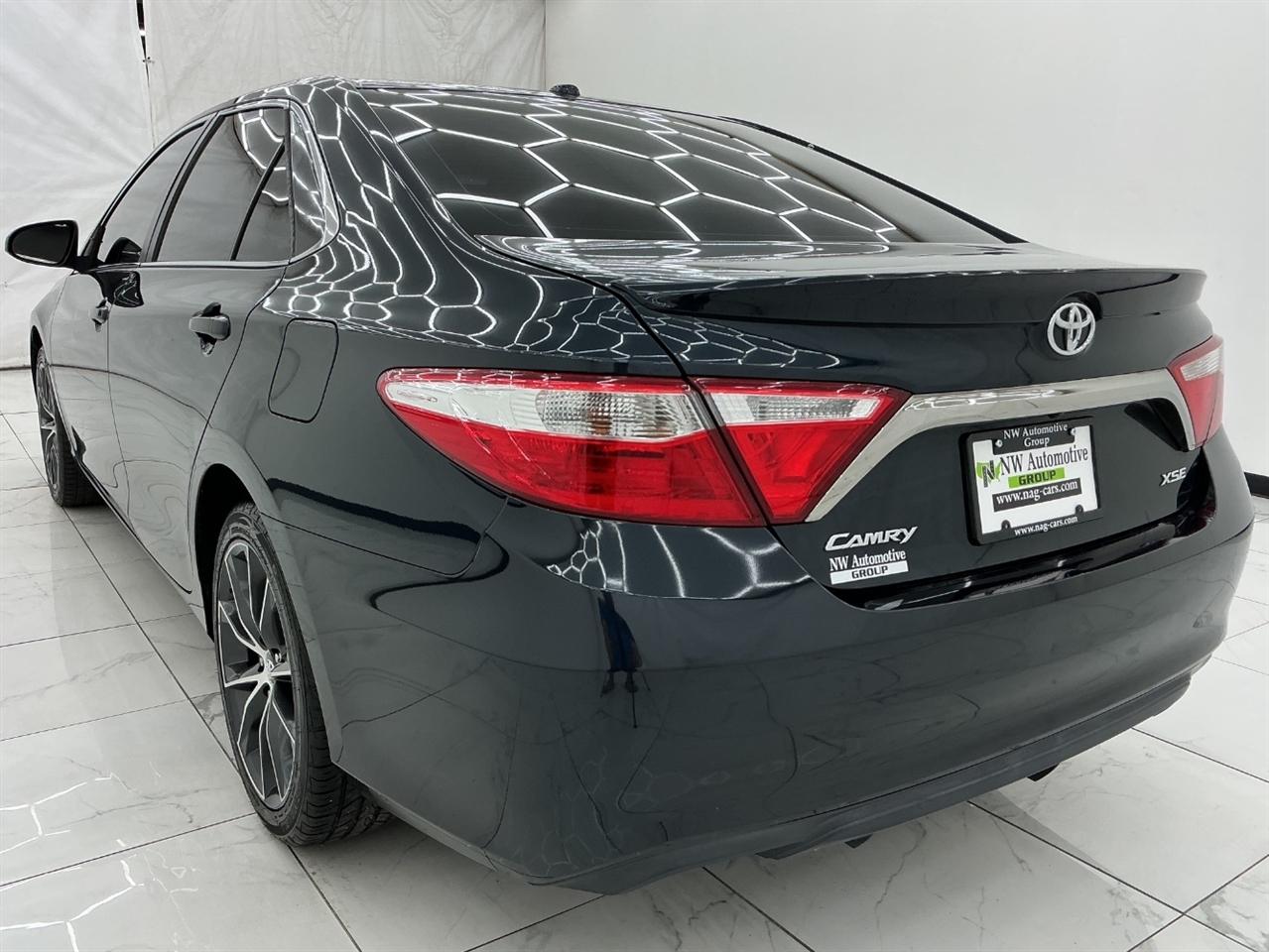 Toyota Camry 4dr Sdn I4 Auto XLE (Natl) 2015