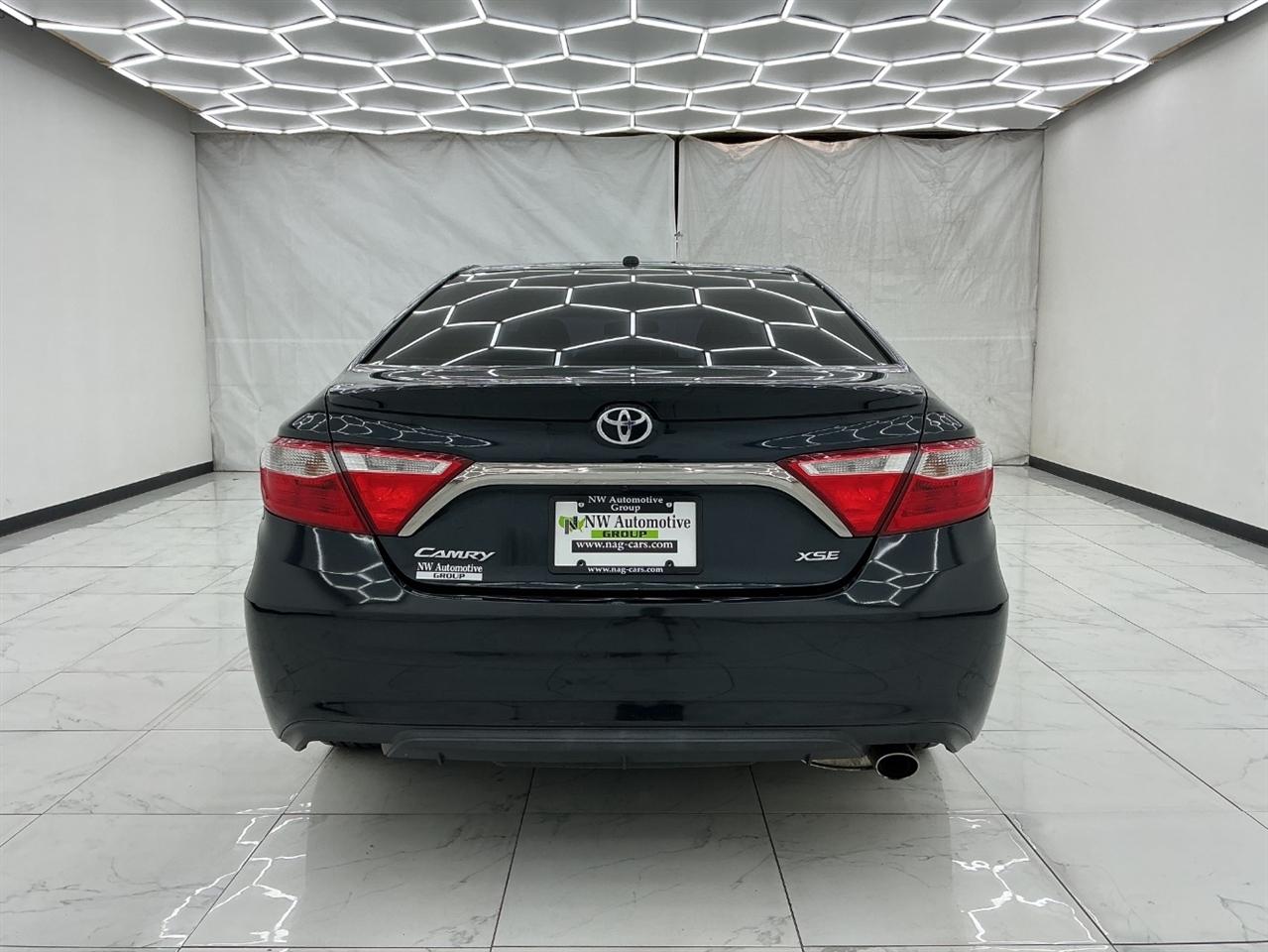 Toyota Camry 4dr Sdn I4 Auto XLE (Natl) 2015