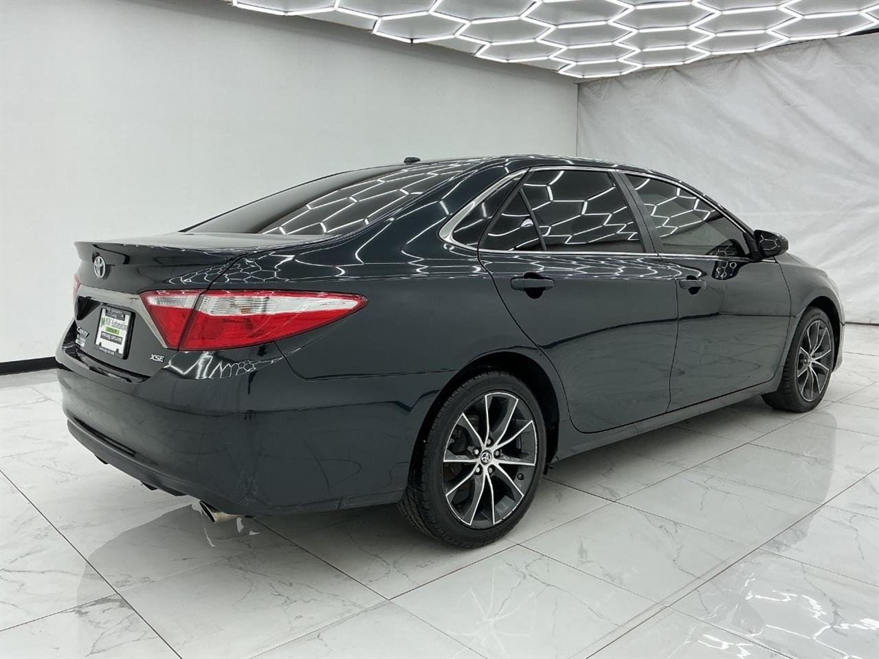 Toyota Camry 4dr Sdn I4 Auto XLE (Natl) 2015