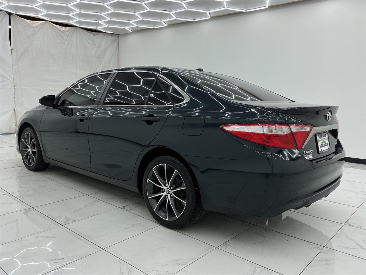 Toyota Camry 4dr Sdn I4 Auto XLE (Natl) 2015