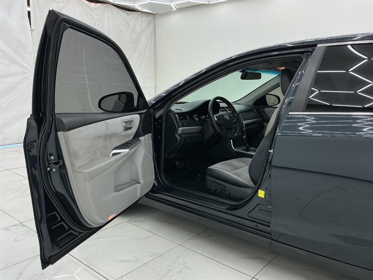 Toyota Camry 4dr Sdn I4 Auto XLE (Natl) 2015