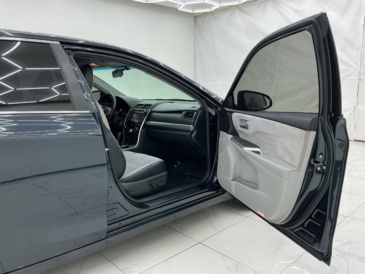Toyota Camry 4dr Sdn I4 Auto XLE (Natl) 2015