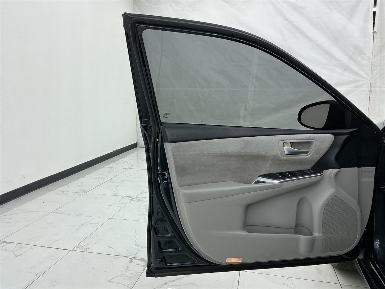 Toyota Camry 4dr Sdn I4 Auto XLE (Natl) 2015