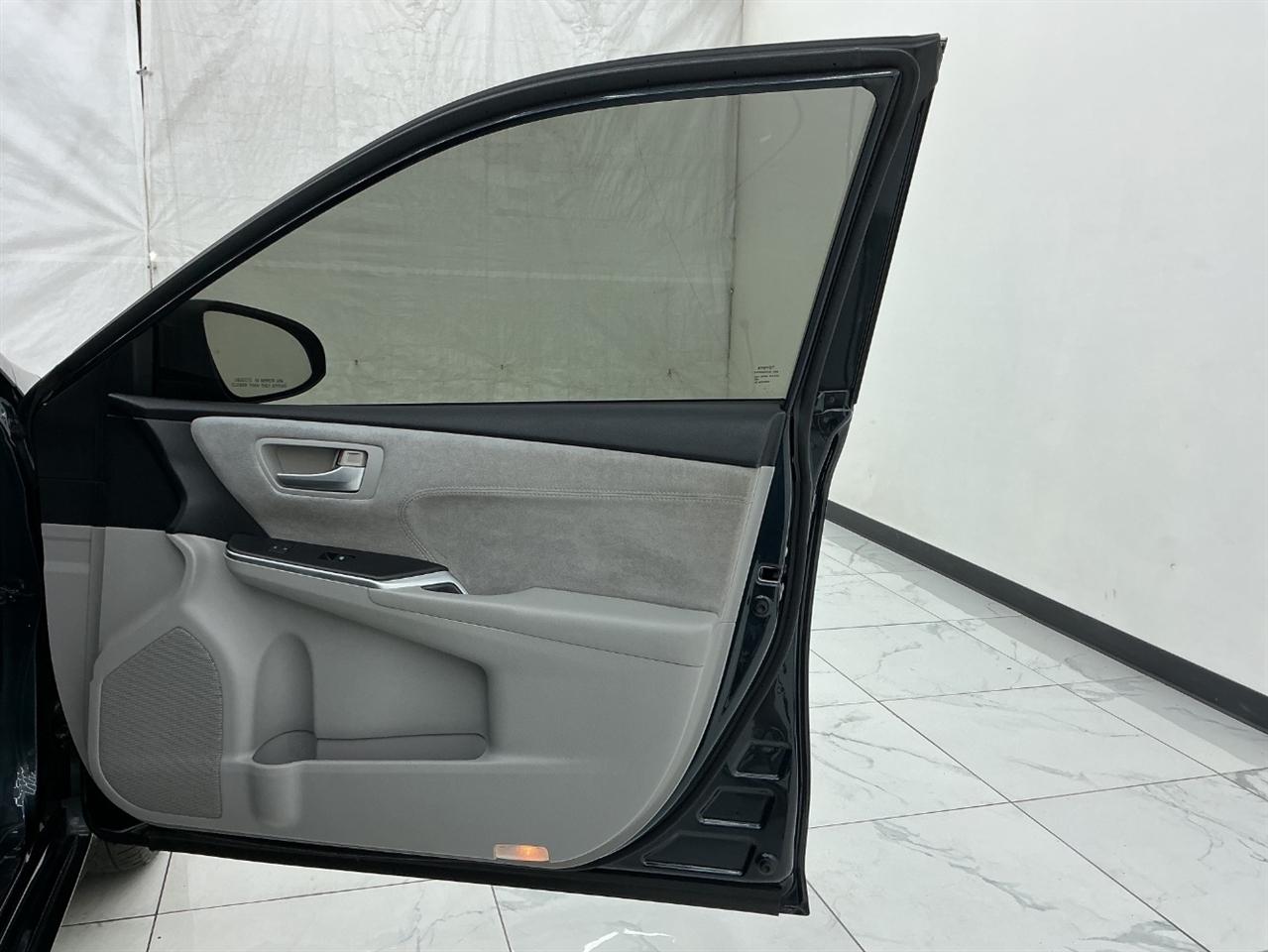 Toyota Camry 4dr Sdn I4 Auto XLE (Natl) 2015