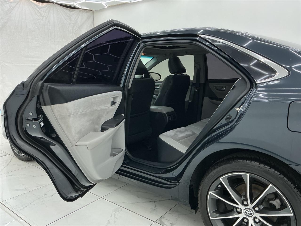 Toyota Camry 4dr Sdn I4 Auto XLE (Natl) 2015