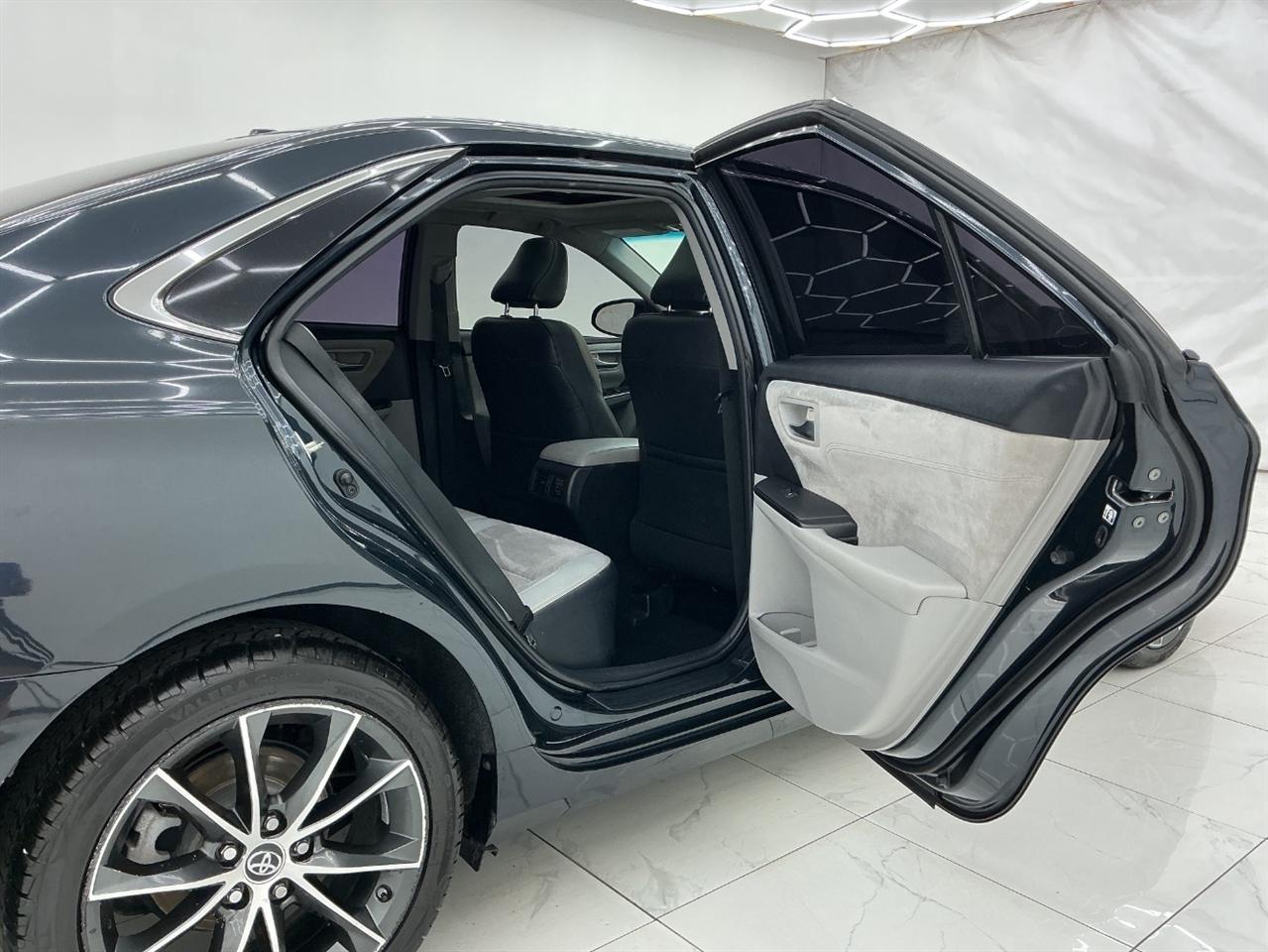 Toyota Camry 4dr Sdn I4 Auto XLE (Natl) 2015