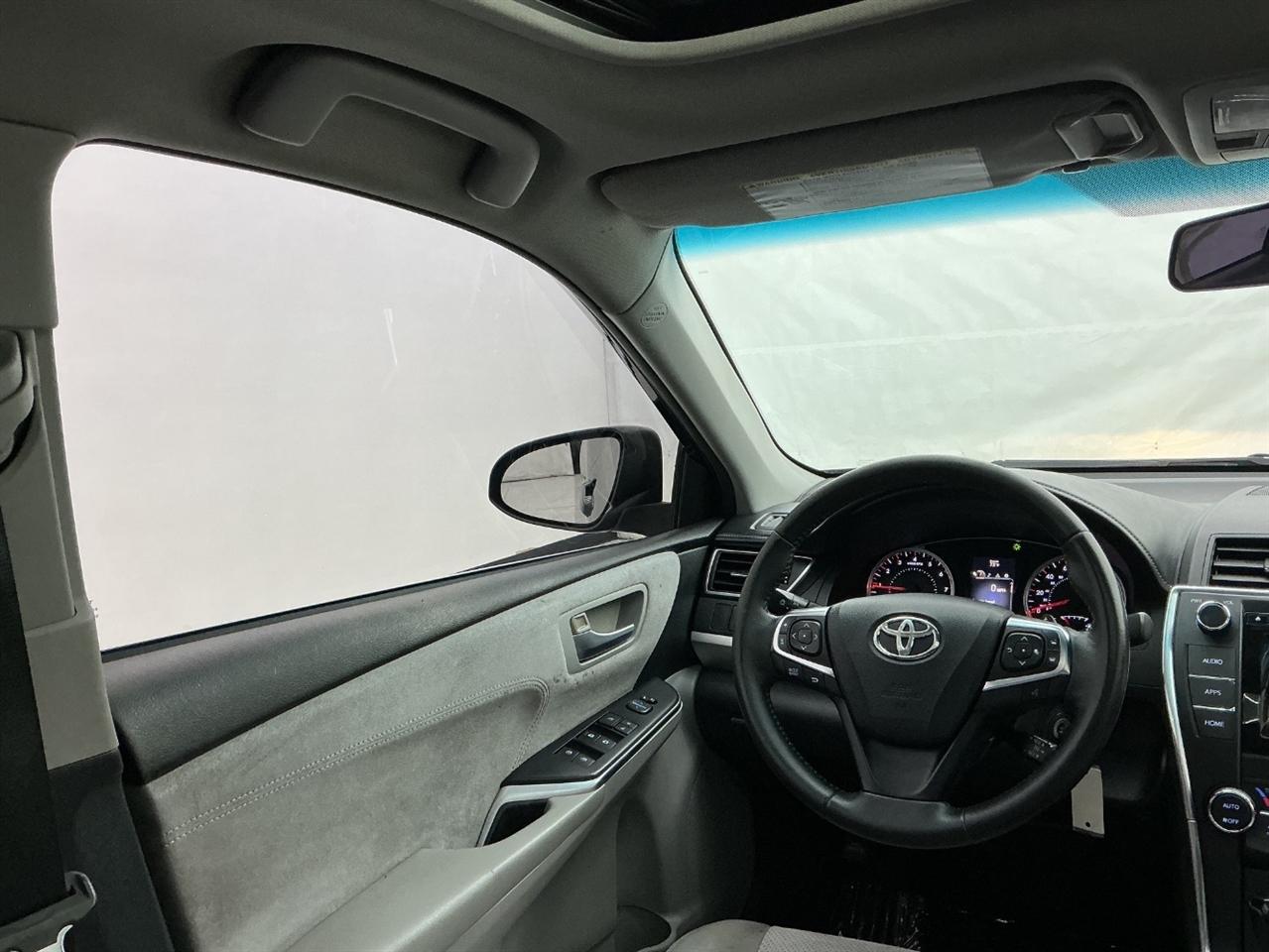 Toyota Camry 4dr Sdn I4 Auto XLE (Natl) 2015