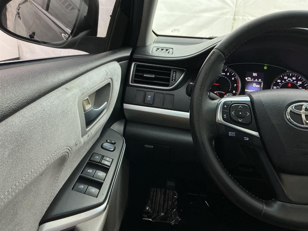 Toyota Camry 4dr Sdn I4 Auto XLE (Natl) 2015