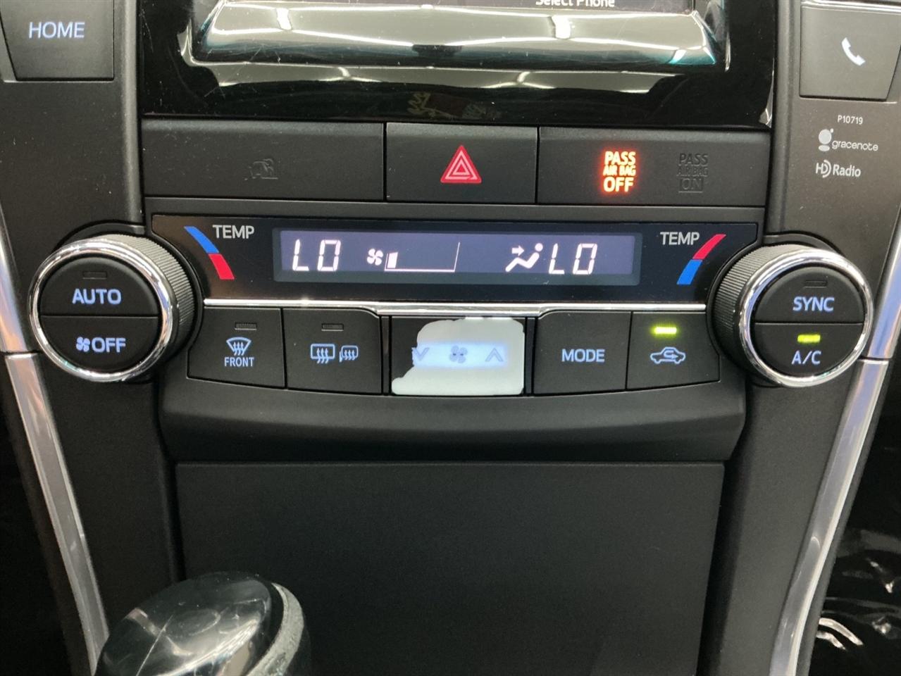 Toyota Camry 4dr Sdn I4 Auto XLE (Natl) 2015