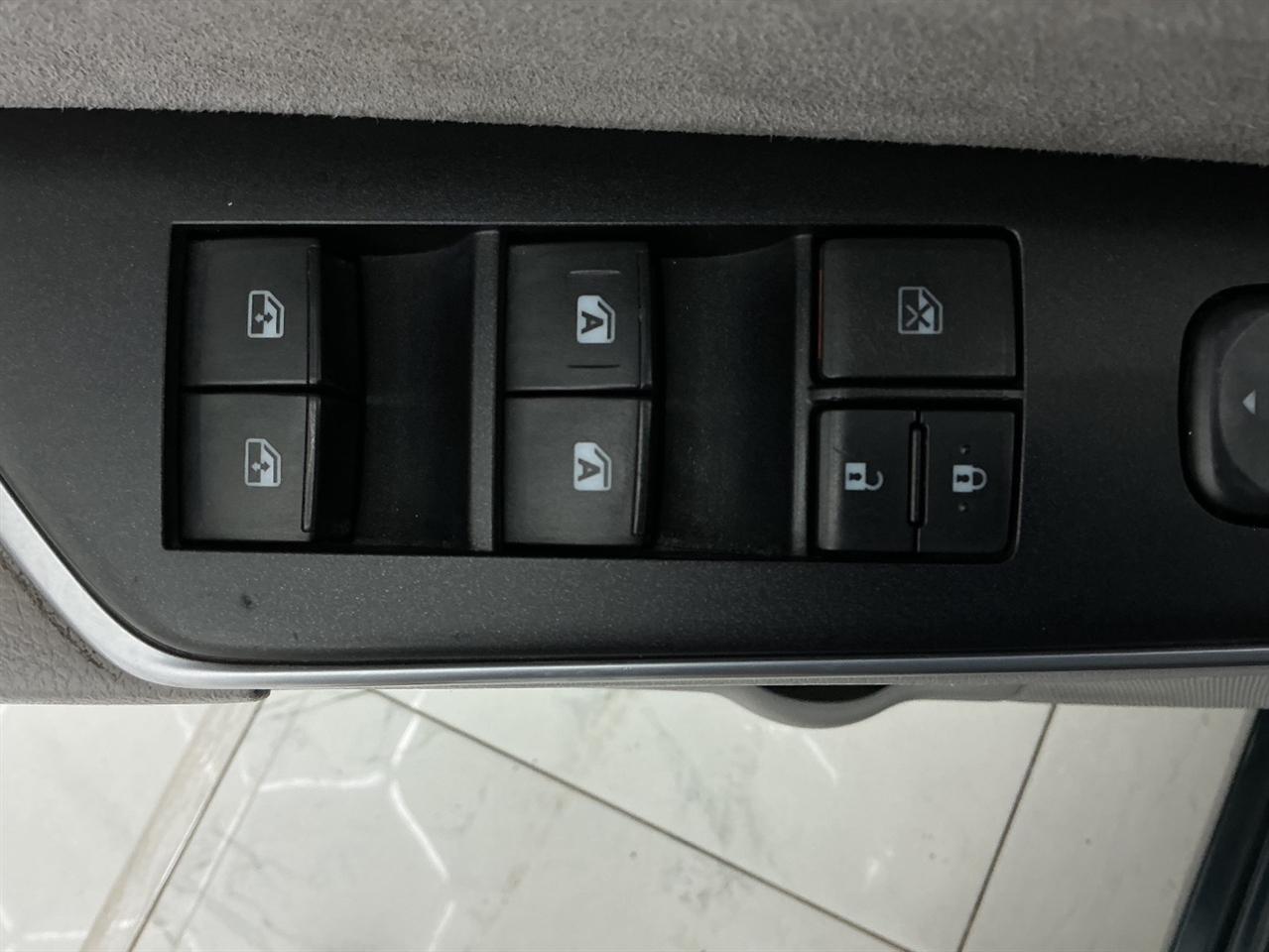 Toyota Camry 4dr Sdn I4 Auto XLE (Natl) 2015