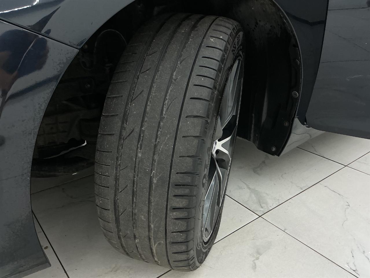 Toyota Camry 4dr Sdn I4 Auto XLE (Natl) 2015