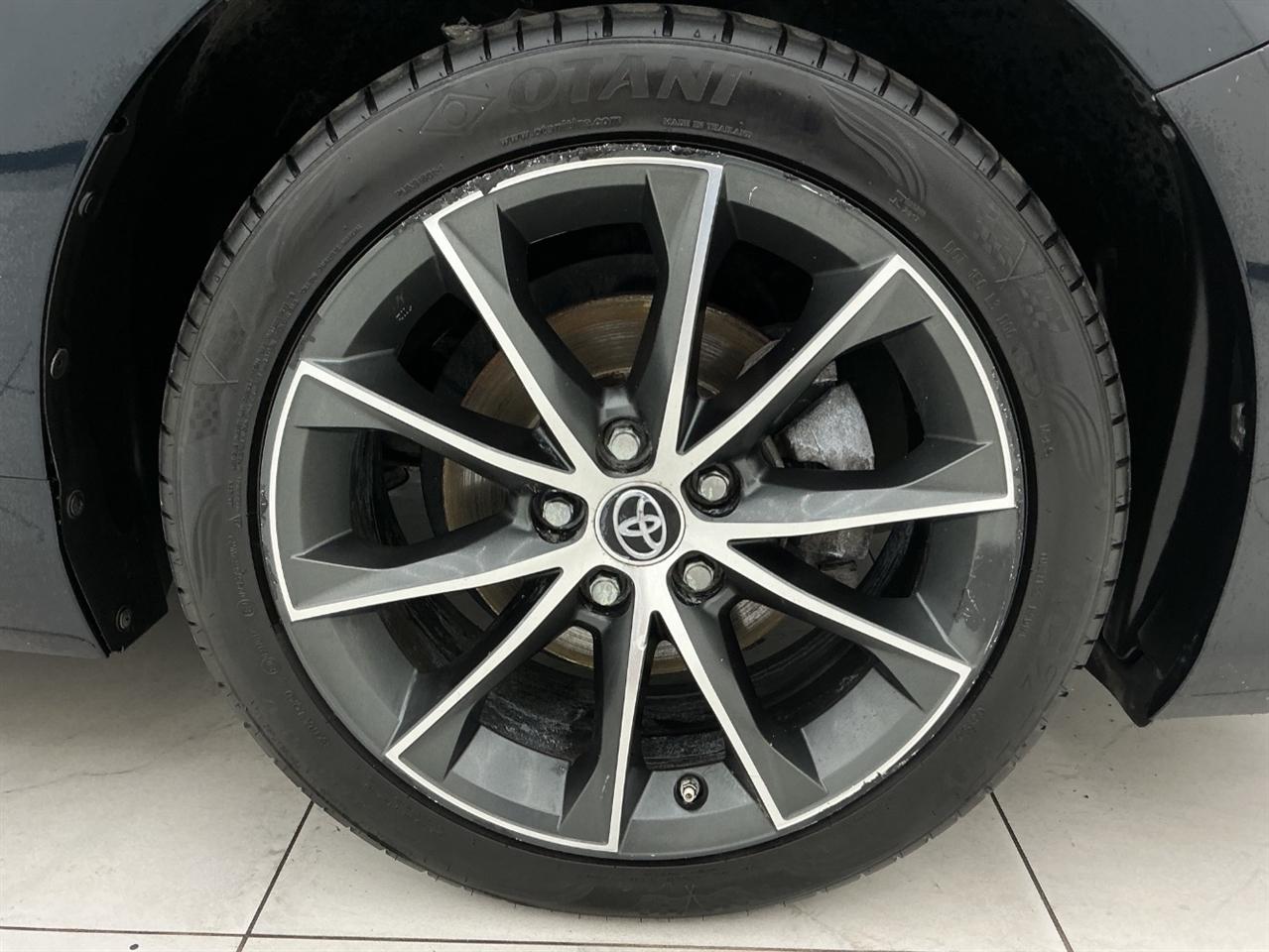 Toyota Camry 4dr Sdn I4 Auto XLE (Natl) 2015