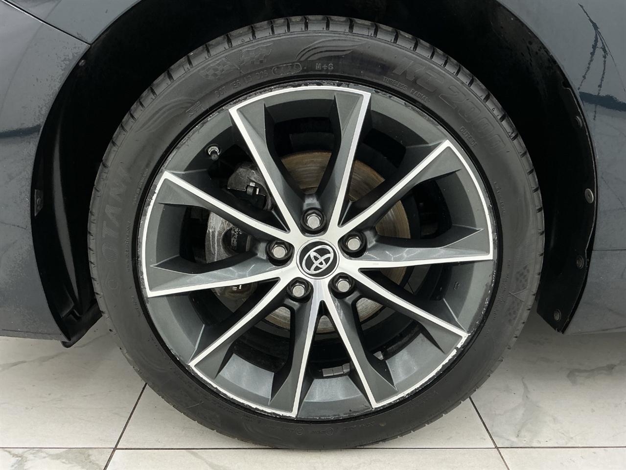 Toyota Camry 4dr Sdn I4 Auto XLE (Natl) 2015