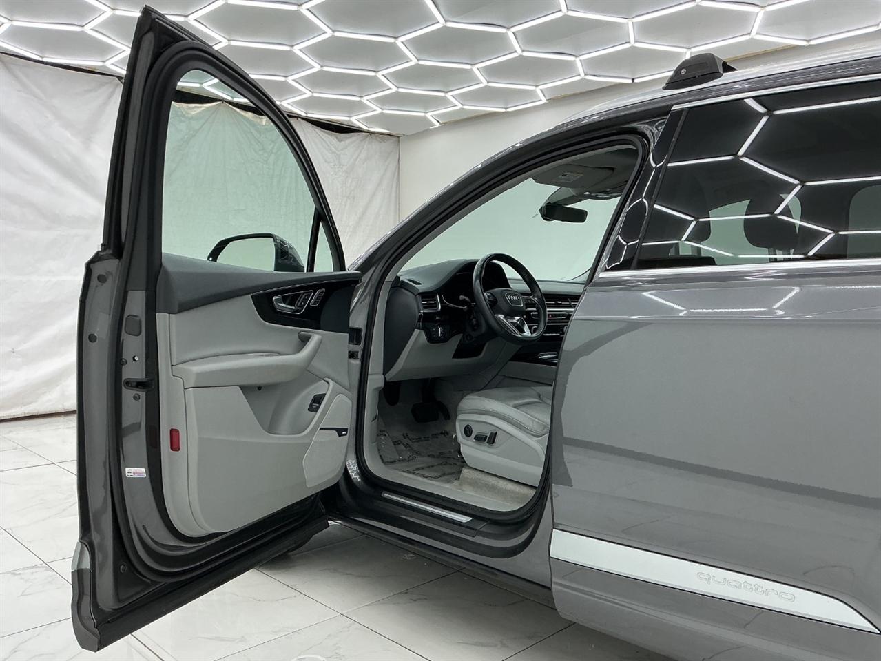 Audi Q7 SE Premium Plus 55 TFSI quattro 2019