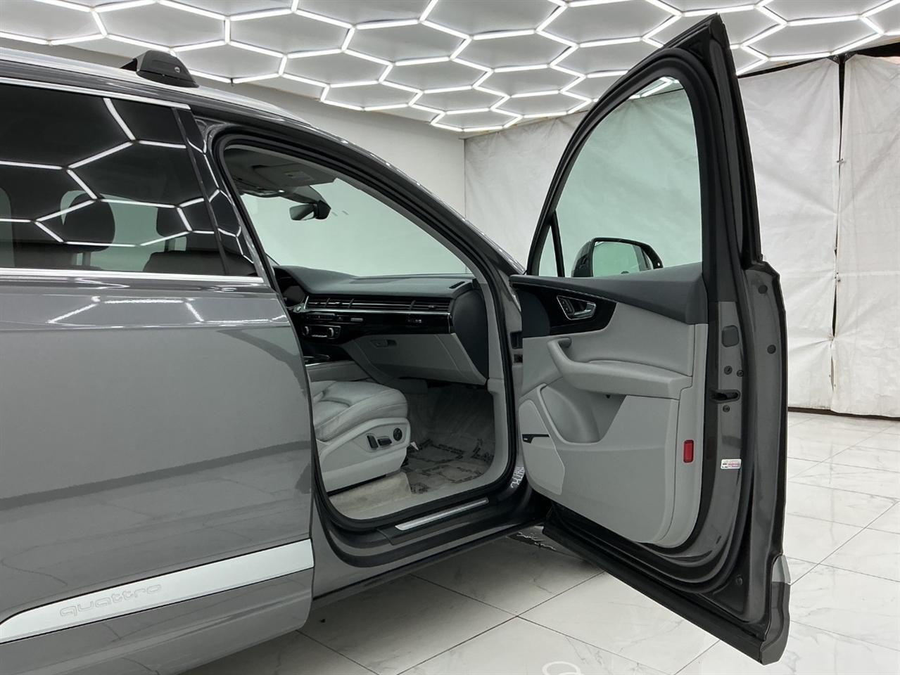 Audi Q7 SE Premium Plus 55 TFSI quattro 2019