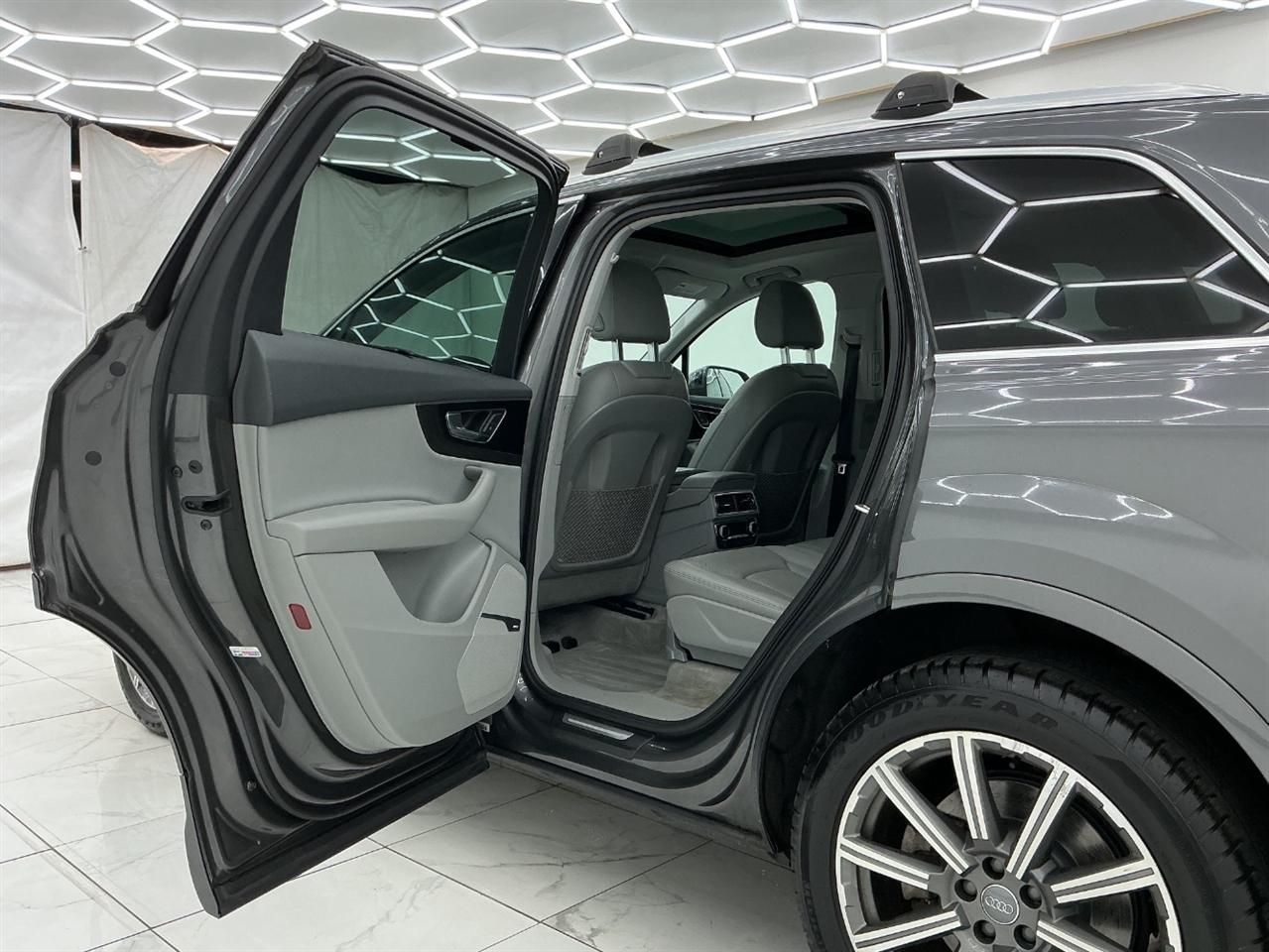 Audi Q7 SE Premium Plus 55 TFSI quattro 2019