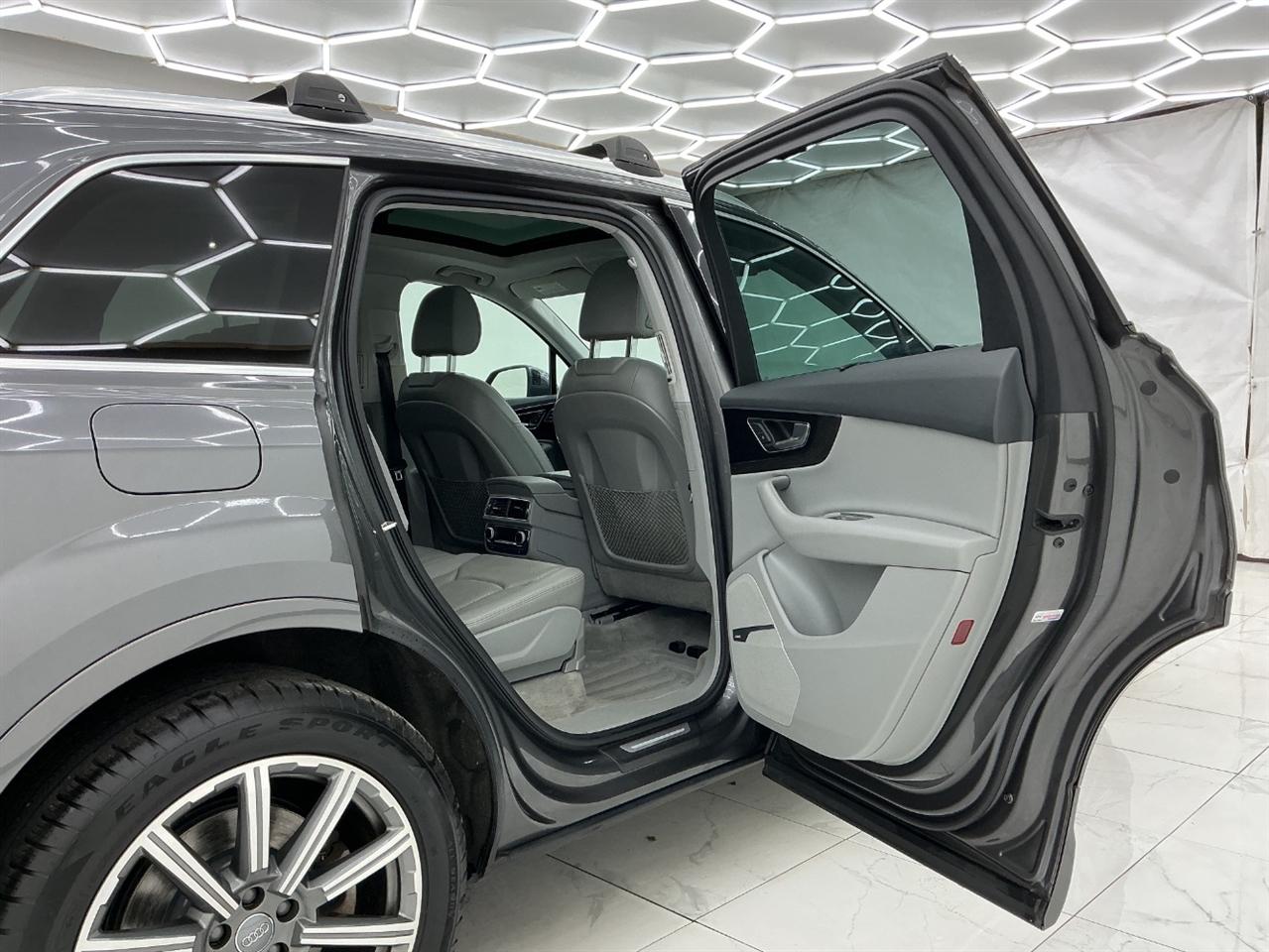 Audi Q7 SE Premium Plus 55 TFSI quattro 2019