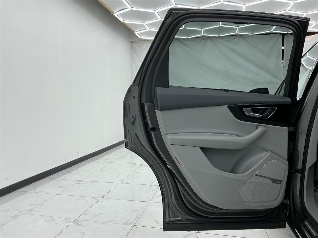 Audi Q7 SE Premium Plus 55 TFSI quattro 2019