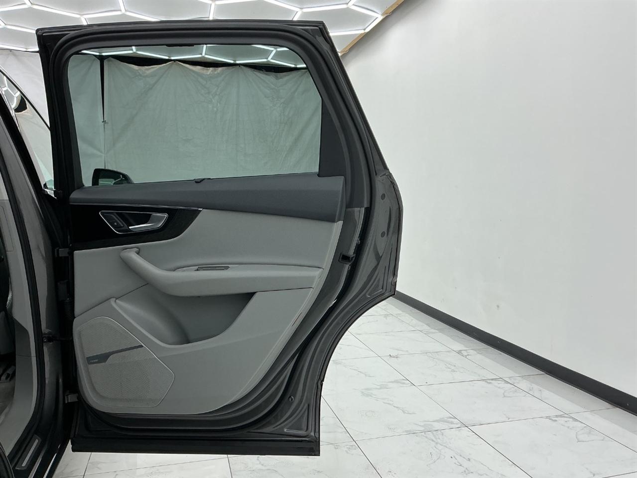 Audi Q7 SE Premium Plus 55 TFSI quattro 2019
