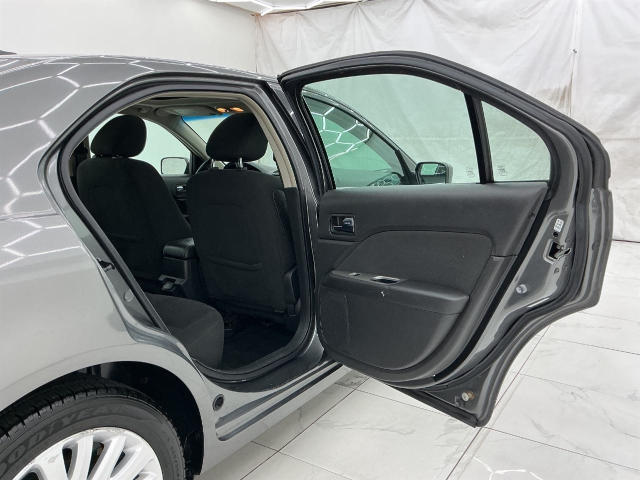 Ford Fusion 4dr Sdn Hybrid FWD 2010