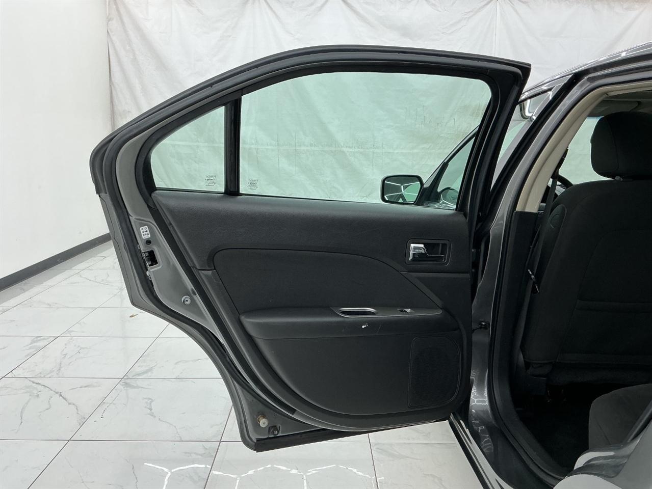 Ford Fusion 4dr Sdn Hybrid FWD 2010