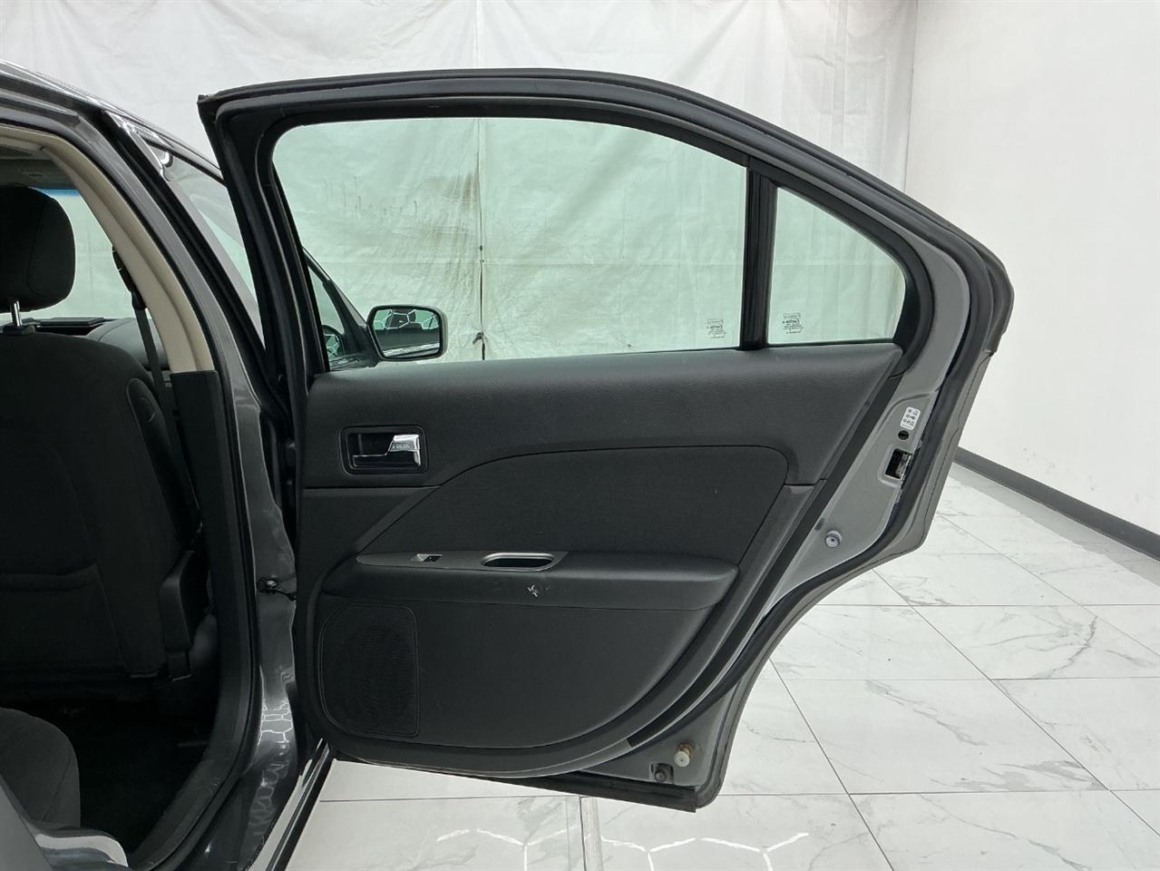 Ford Fusion 4dr Sdn Hybrid FWD 2010
