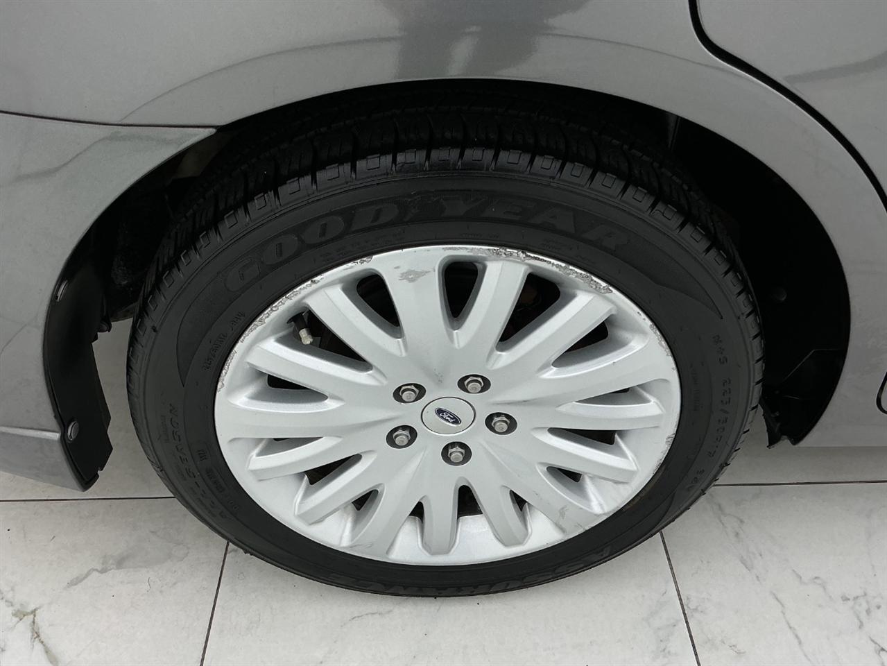 Ford Fusion 4dr Sdn Hybrid FWD 2010