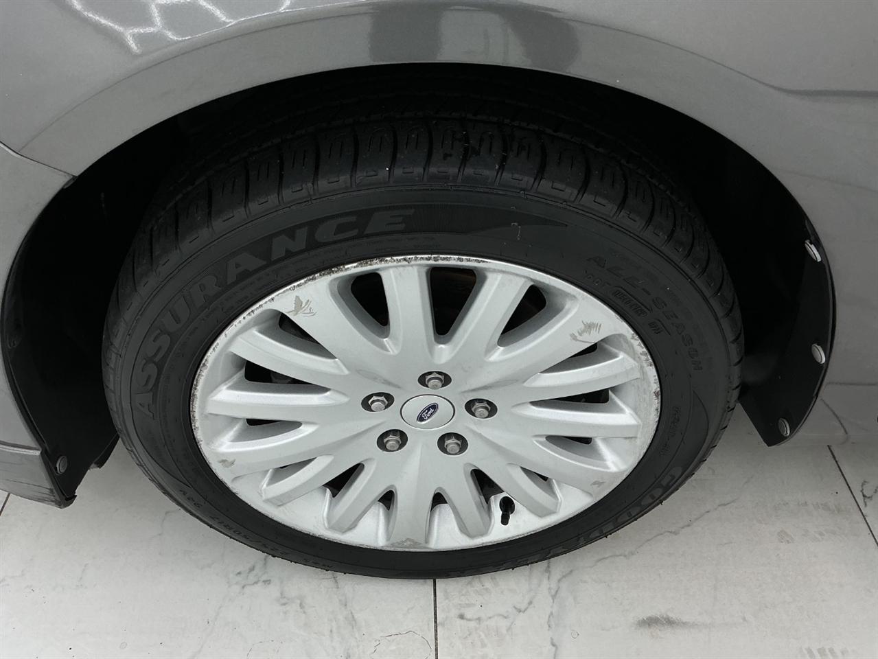 Ford Fusion 4dr Sdn Hybrid FWD 2010
