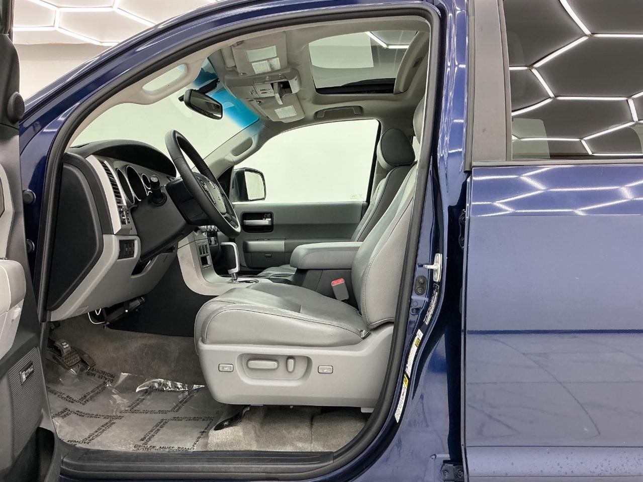 Toyota Sequoia 4WD 4dr LV8 6-Spd AT Ltd (Natl) 2008