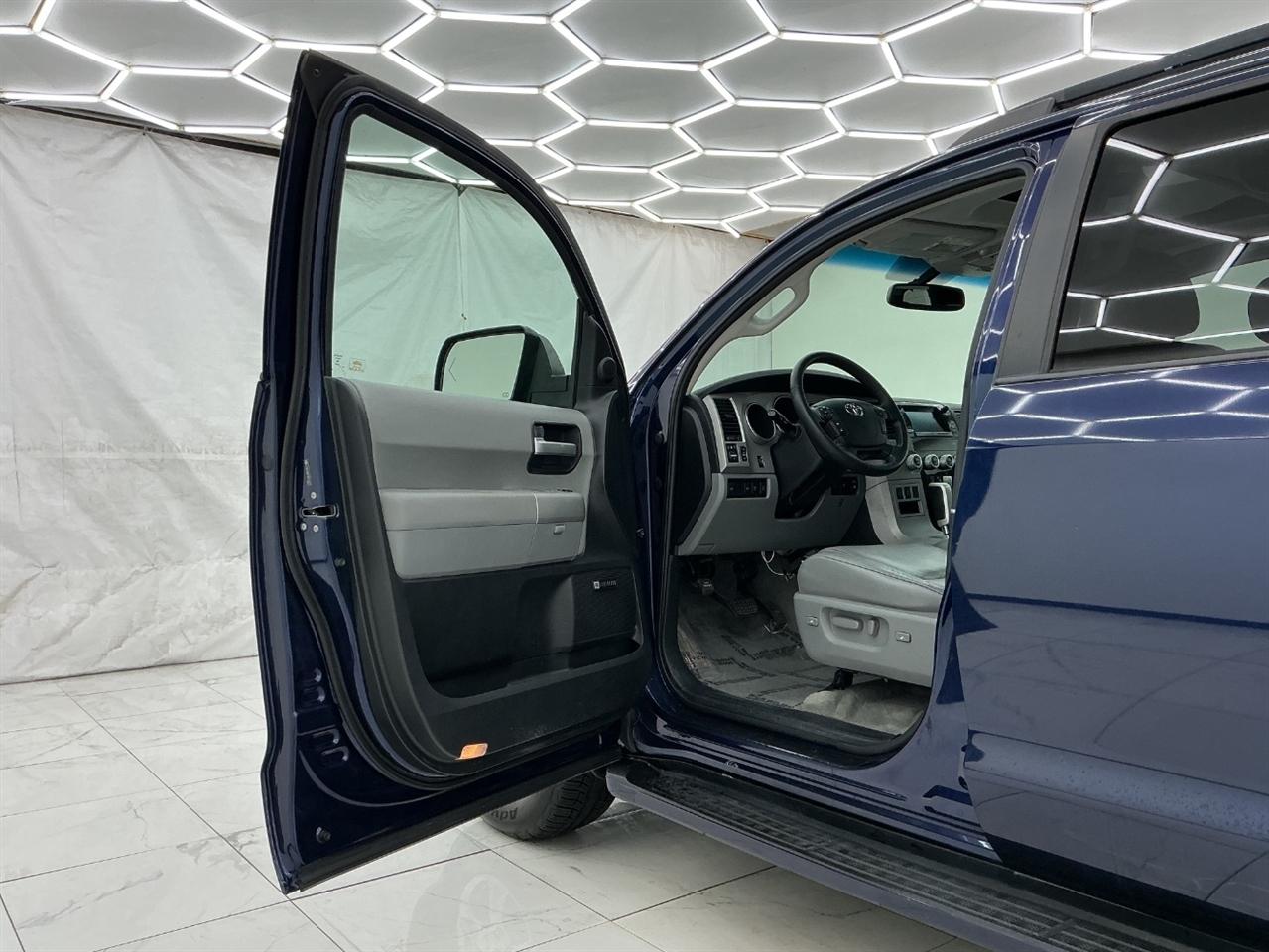 Toyota Sequoia 4WD 4dr LV8 6-Spd AT Ltd (Natl) 2008