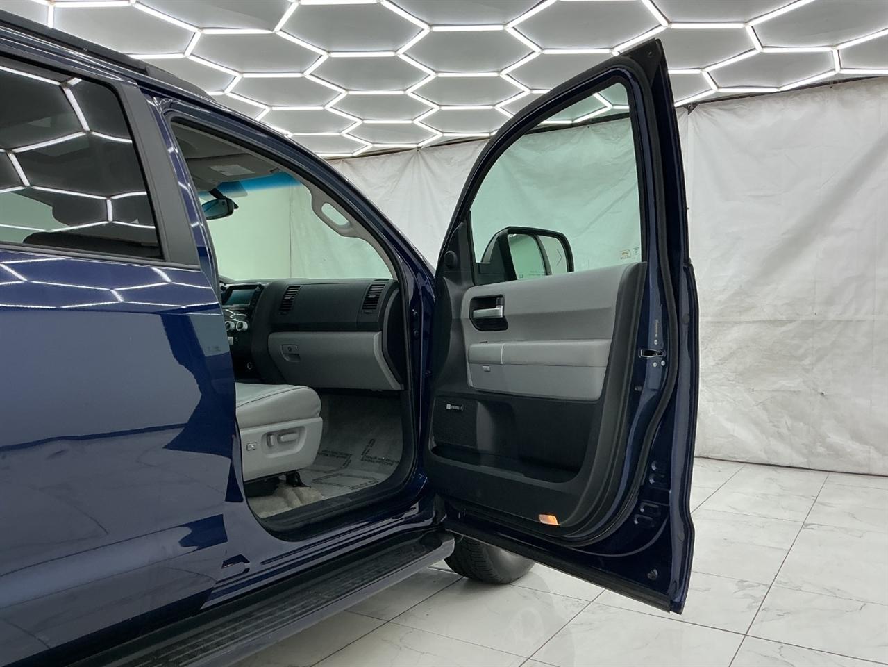 Toyota Sequoia 4WD 4dr LV8 6-Spd AT Ltd (Natl) 2008