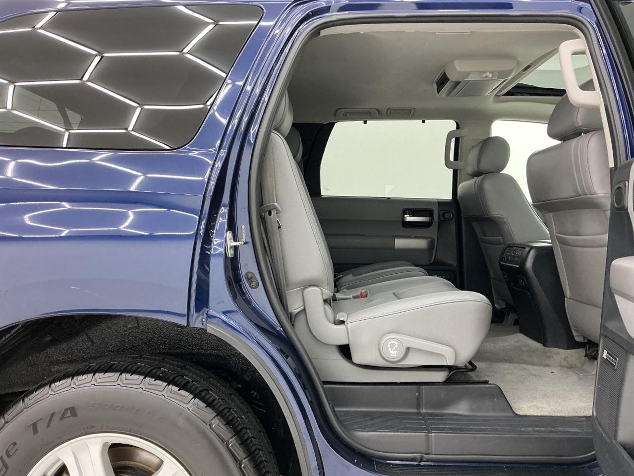Toyota Sequoia 4WD 4dr LV8 6-Spd AT Ltd (Natl) 2008