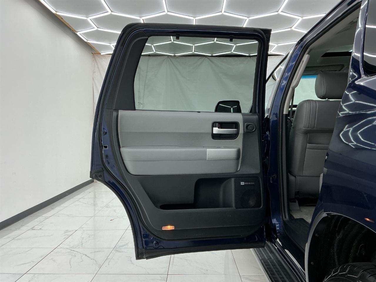Toyota Sequoia 4WD 4dr LV8 6-Spd AT Ltd (Natl) 2008