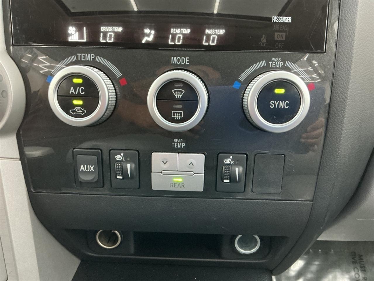 Toyota Sequoia 4WD 4dr LV8 6-Spd AT Ltd (Natl) 2008