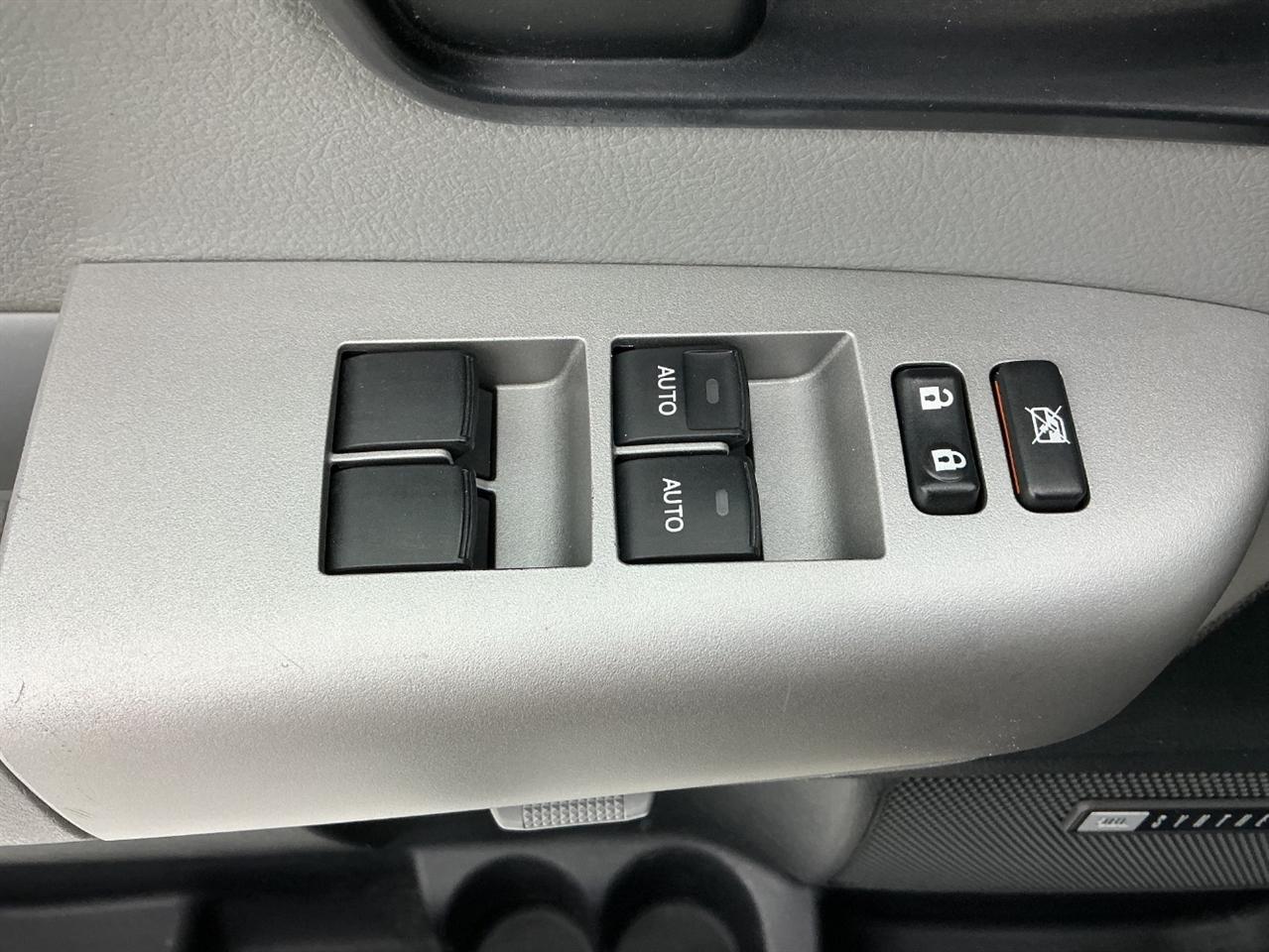 Toyota Sequoia 4WD 4dr LV8 6-Spd AT Ltd (Natl) 2008