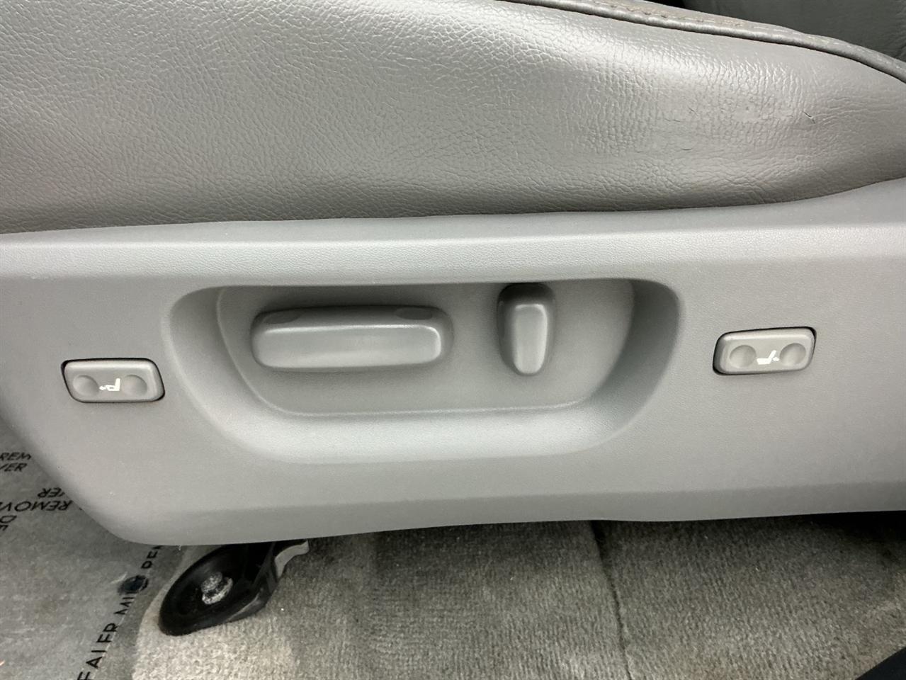 Toyota Sequoia 4WD 4dr LV8 6-Spd AT Ltd (Natl) 2008