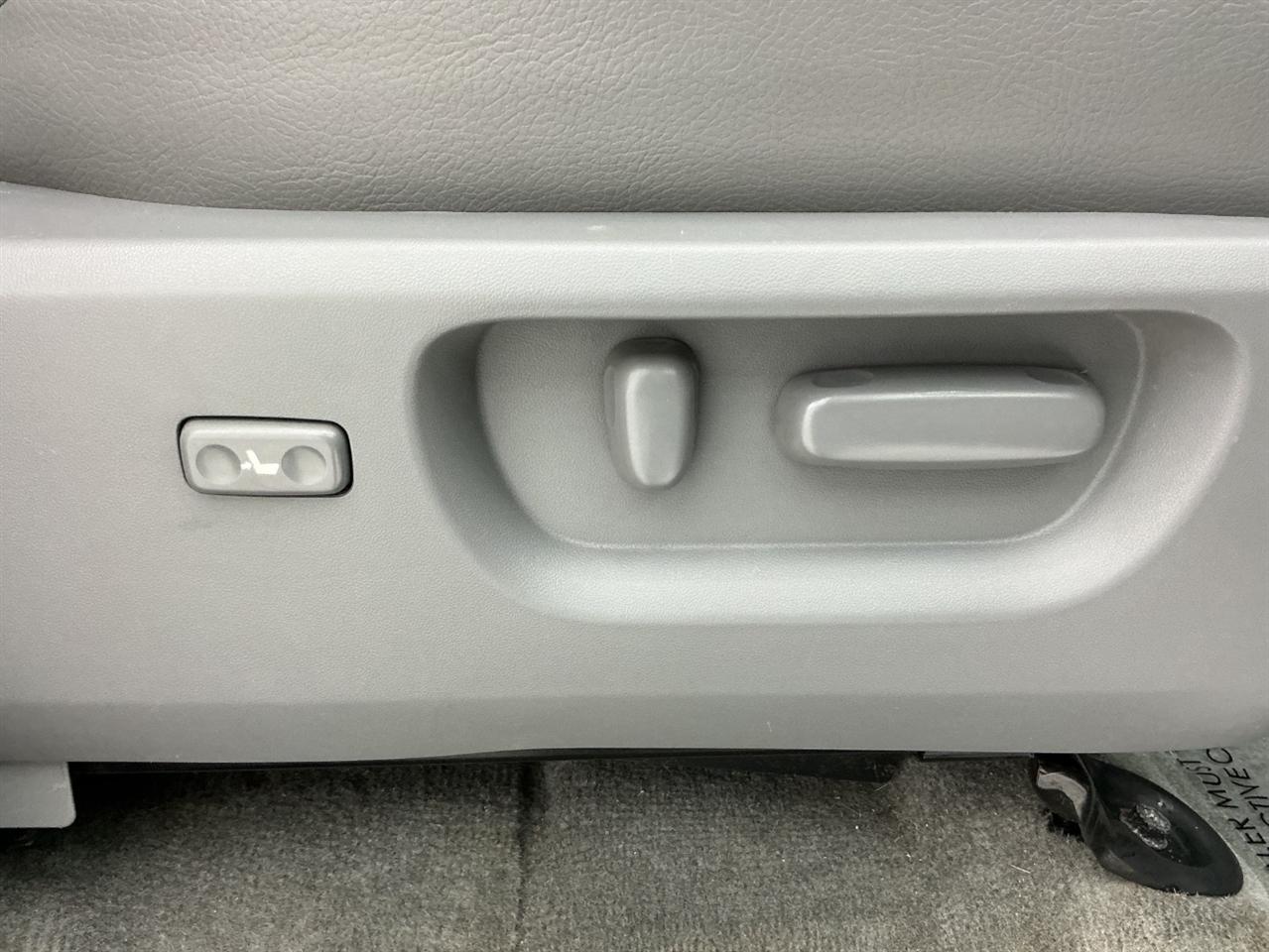 Toyota Sequoia 4WD 4dr LV8 6-Spd AT Ltd (Natl) 2008