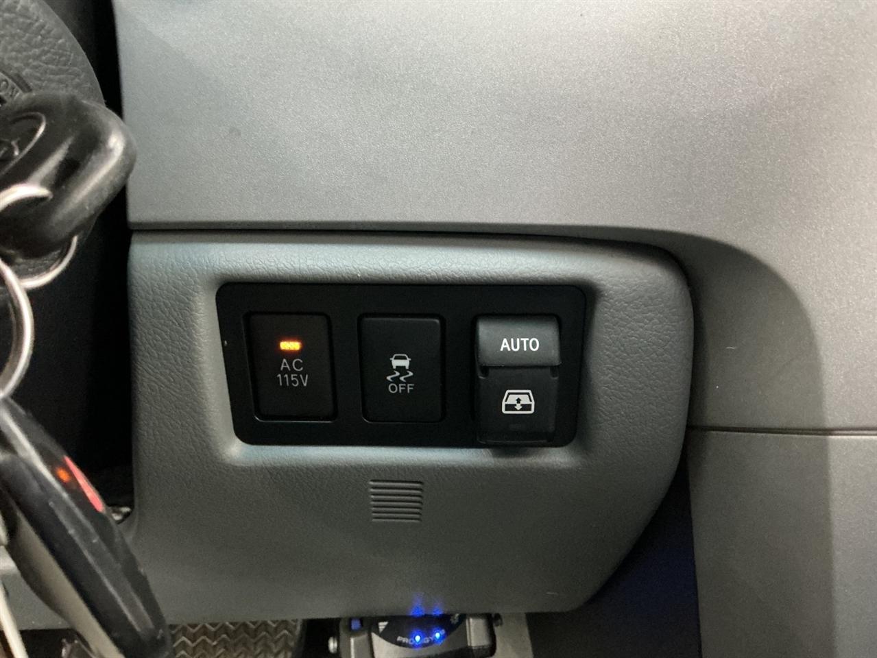 Toyota Sequoia 4WD 4dr LV8 6-Spd AT Ltd (Natl) 2008