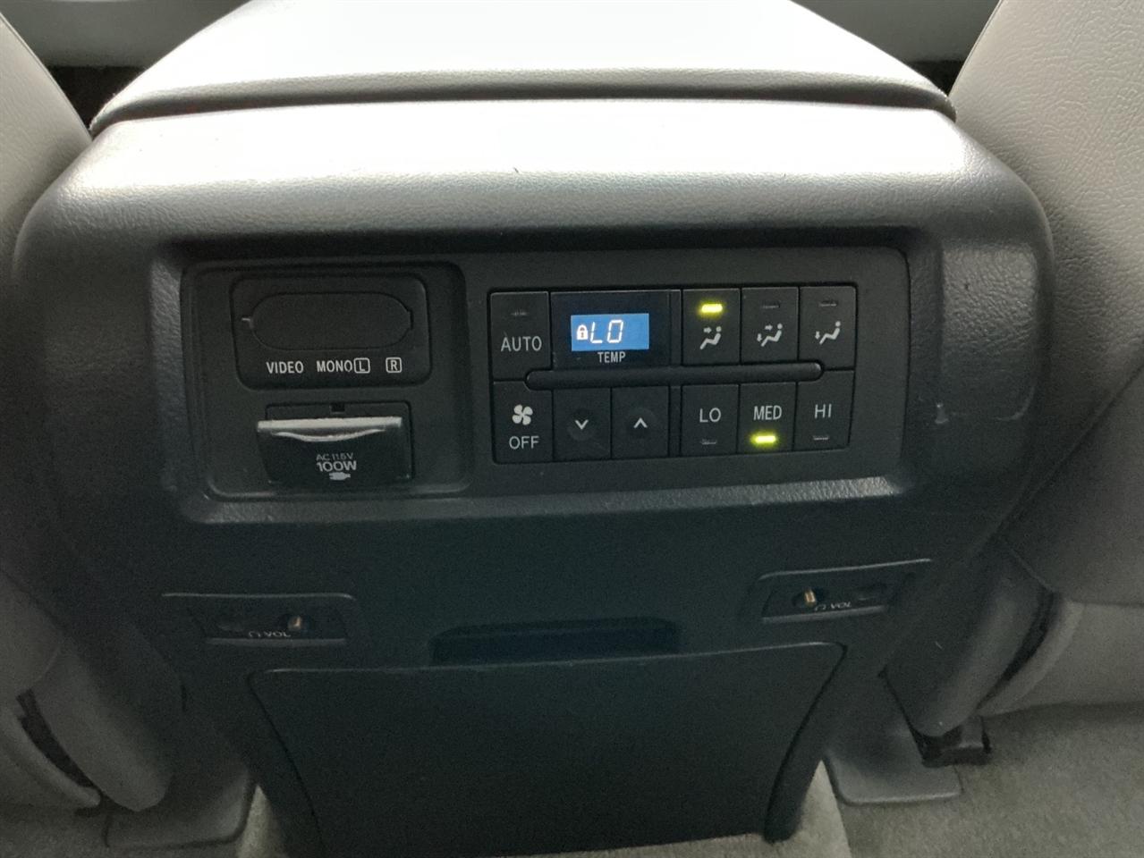 Toyota Sequoia 4WD 4dr LV8 6-Spd AT Ltd (Natl) 2008
