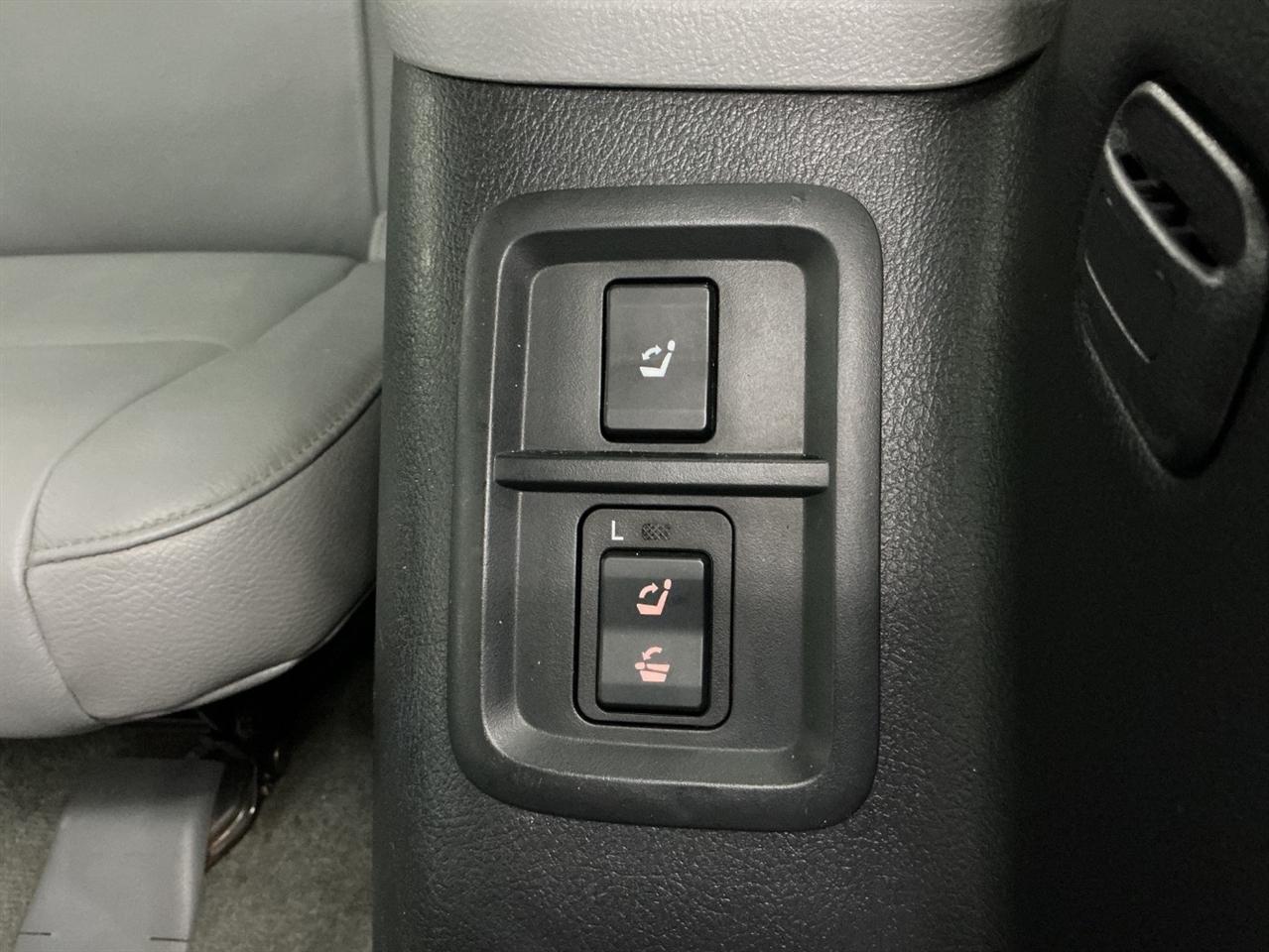 Toyota Sequoia 4WD 4dr LV8 6-Spd AT Ltd (Natl) 2008