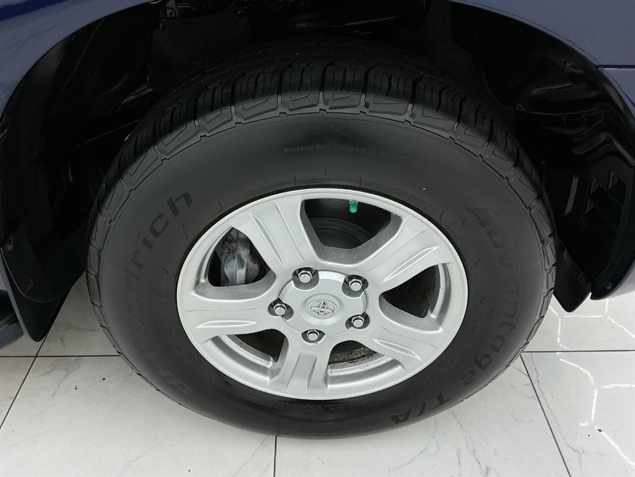 Toyota Sequoia 4WD 4dr LV8 6-Spd AT Ltd (Natl) 2008
