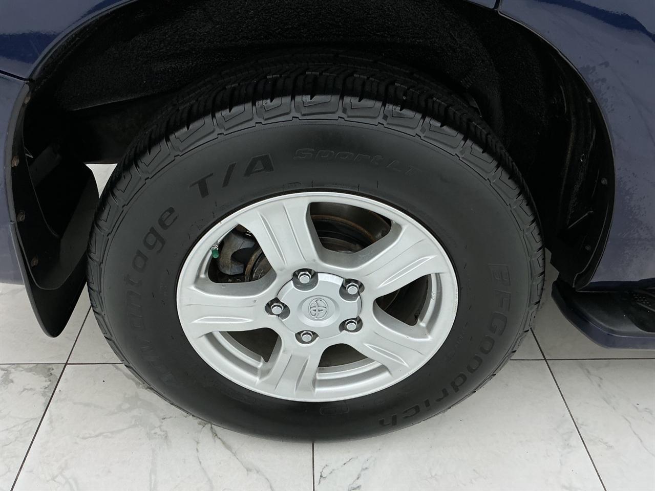Toyota Sequoia 4WD 4dr LV8 6-Spd AT Ltd (Natl) 2008