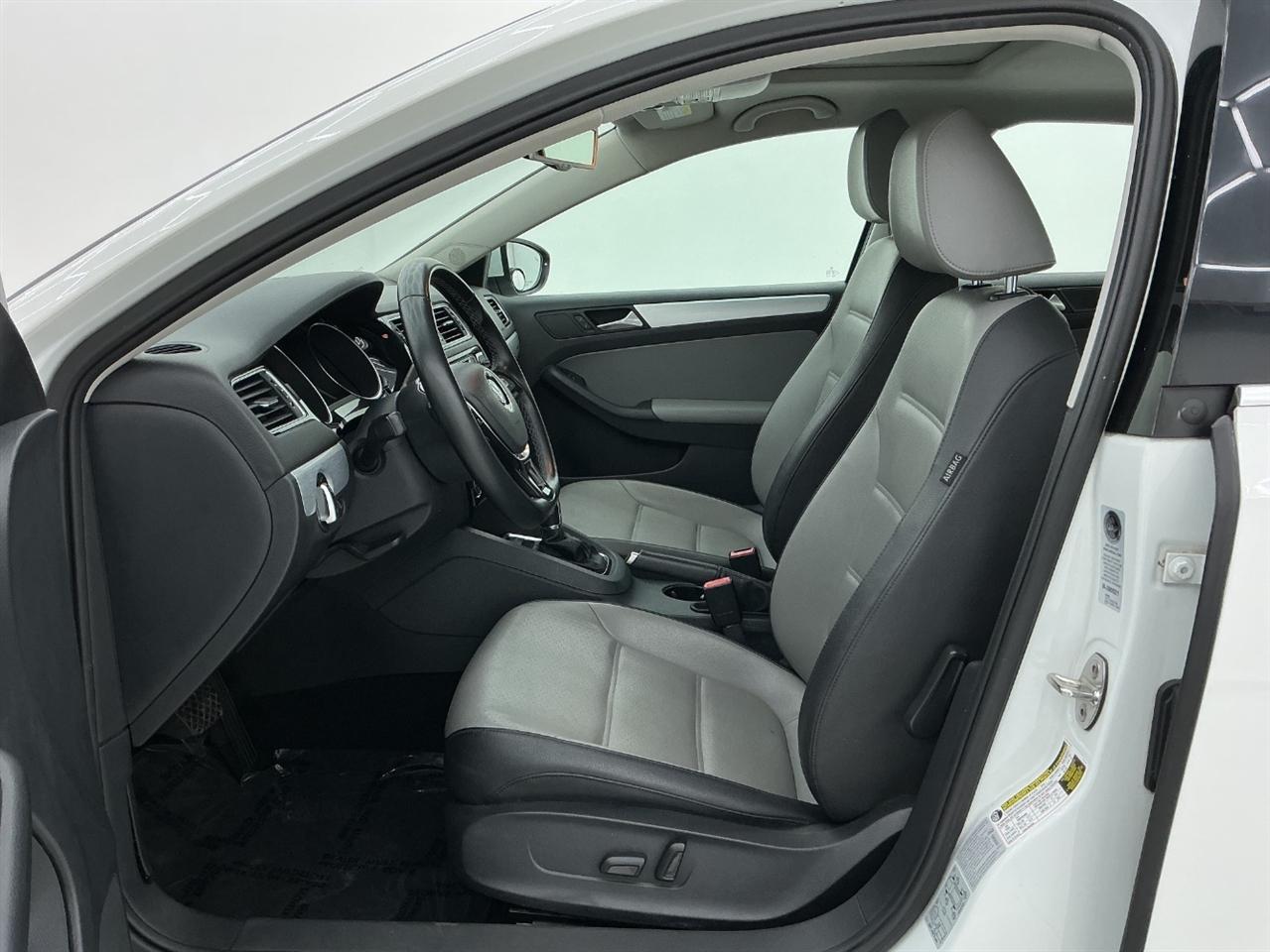 Volkswagen Jetta Sedan 4dr DSG Hybrid SEL Premium 2016