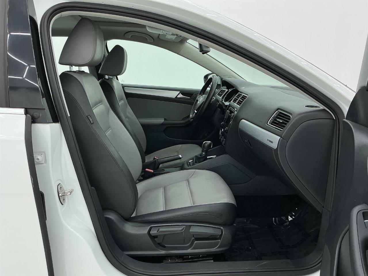 Volkswagen Jetta Sedan 4dr DSG Hybrid SEL Premium 2016