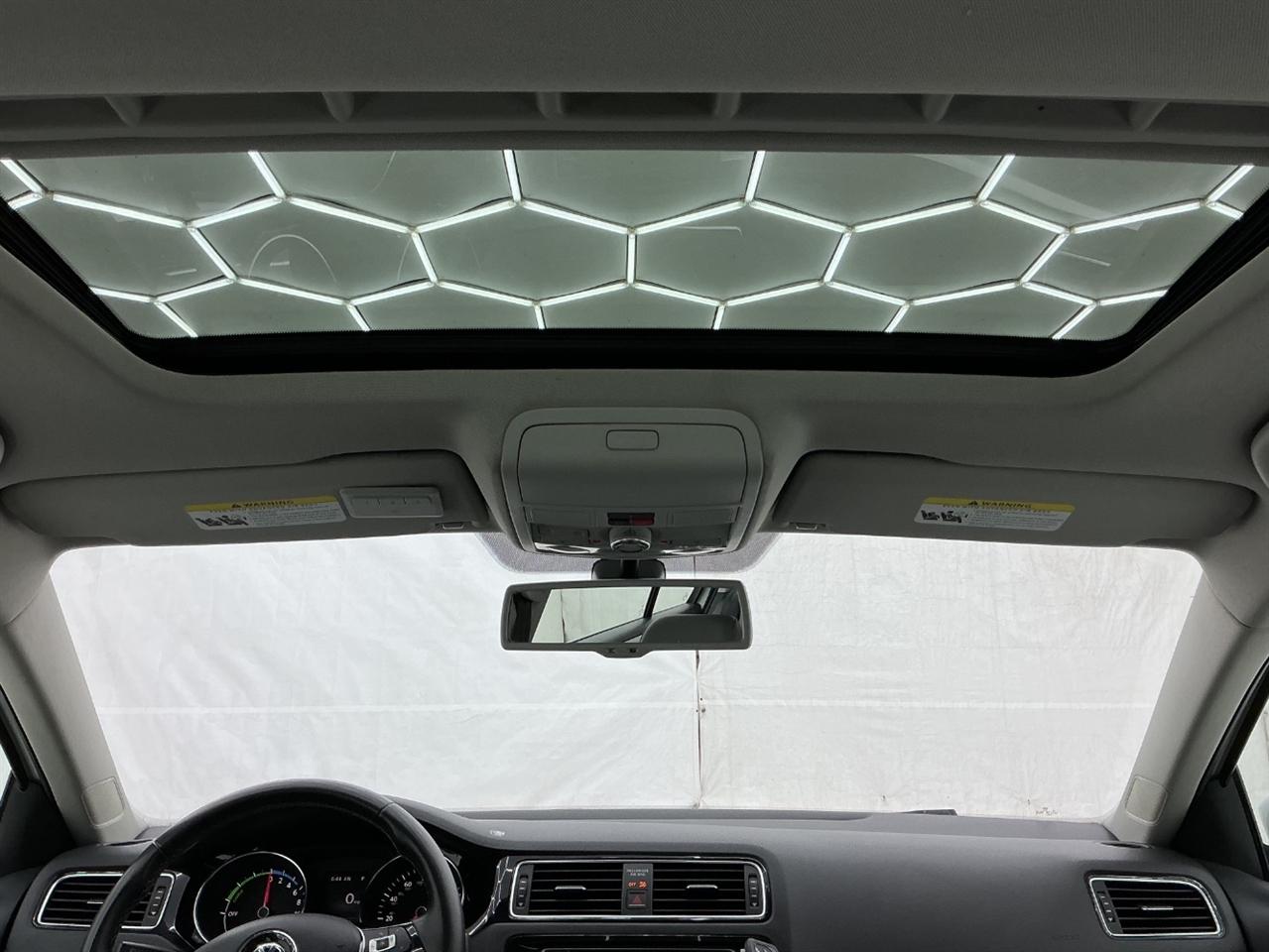 Volkswagen Jetta Sedan 4dr DSG Hybrid SEL Premium 2016